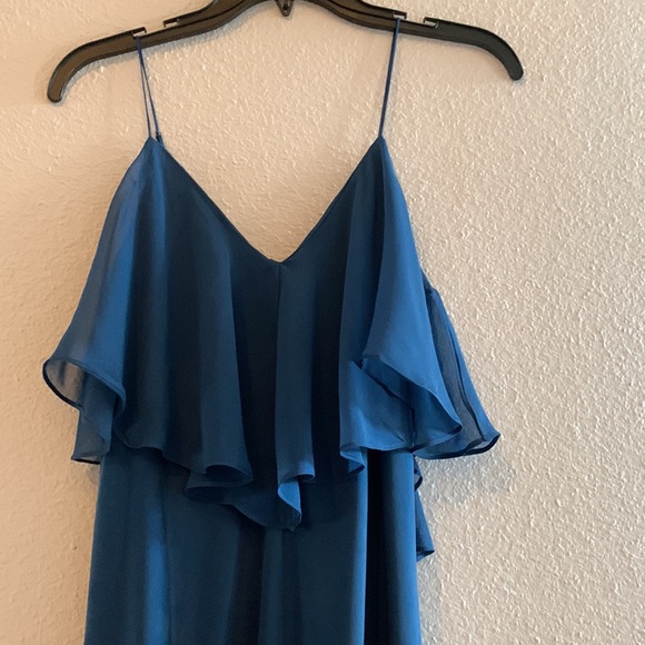 Halston Heritage Peacock Blue Gown. V-neckline with spaghetti straps. Size 2. - Picture 4 of 10